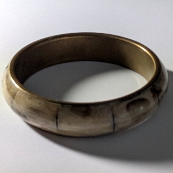 Inlaid Bone & Brass Round Bracelet 2 5/8 Inch Diameter Opening - Excellent Cond - Picture 2 of 3